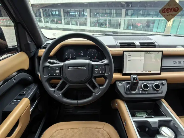 Land Rover Defender — Фото автомобиля 12
