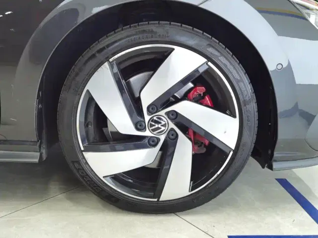 Volkswagen Golf GTI — Фото автомобиля 6