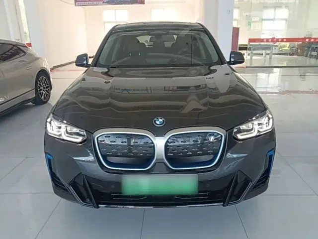 BMW iX3 — Фото автомобиля 2