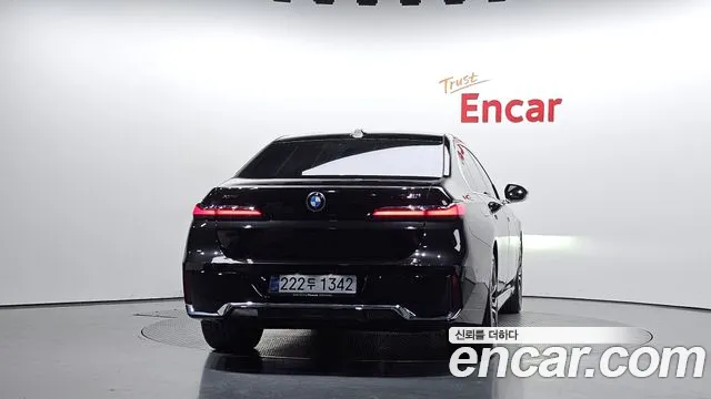 BMW 7-Series 7 серия (G70) 740i xDrive M Sport — Фото автомобиля 4