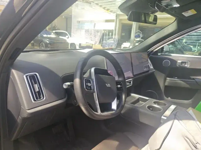 Li Auto L8 — Фото автомобиля 9