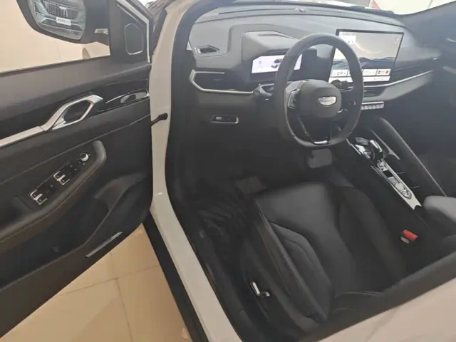 Geely Binyue — Фото автомобиля 15