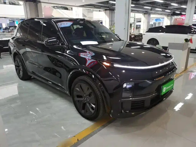 Li Auto L8 — Фото автомобиля 3