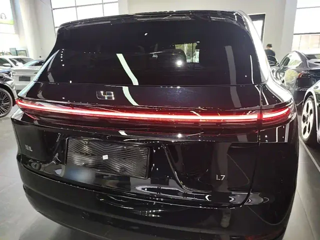 Li Auto L7 — Фото автомобиля 5