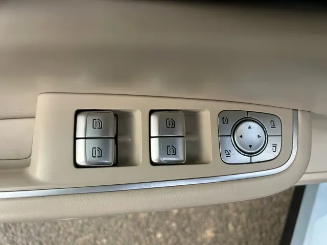 Li Auto ONE — Фото автомобиля 11