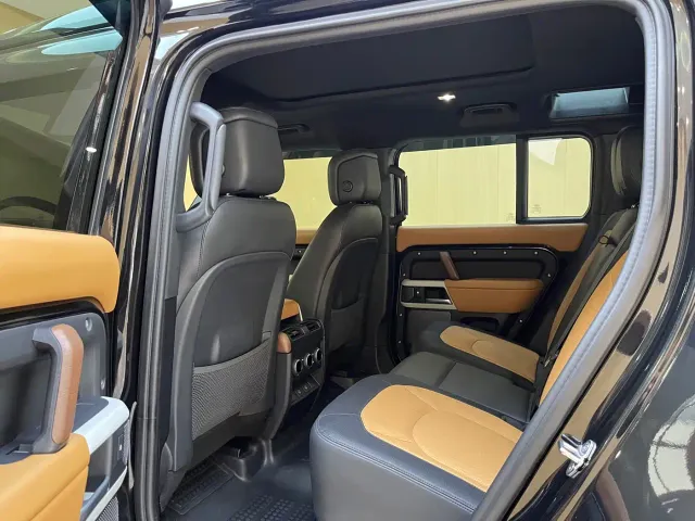 Land Rover Defender — Фото автомобиля 13
