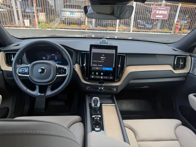 Volvo XC60 — Фото автомобиля 19