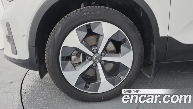 Вольво XC40 B4 Ultimate Bright — Фото автомобиля 5