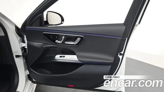 Mercedes-Benz E-Class — Фото автомобиля 24