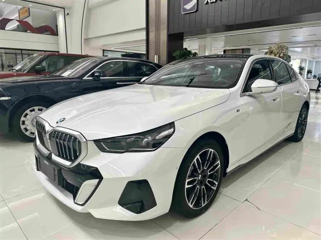Фотография автомобиля — BMW 5 Series