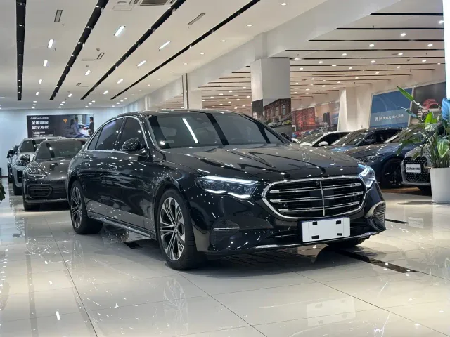 Mercedes-Benz E-Class — Фото автомобиля 3
