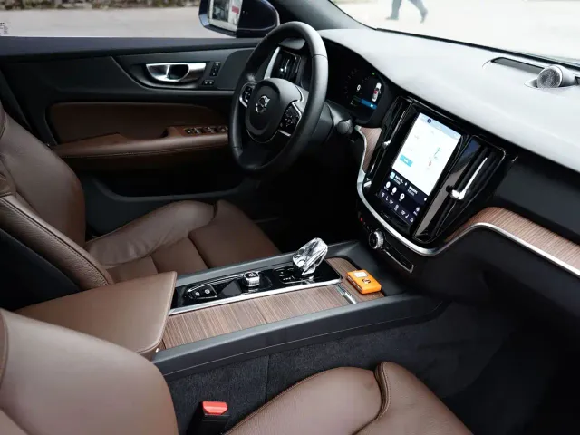 Volvo S60 — Фото автомобиля 9