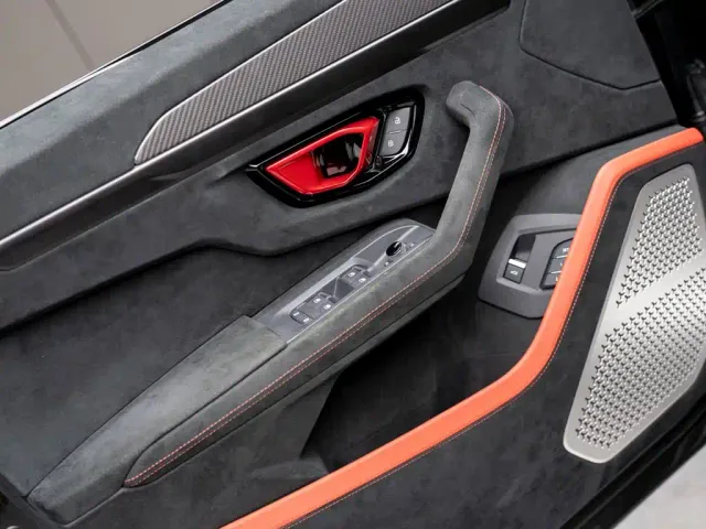 Lamborghini Urus — Фото автомобиля 9
