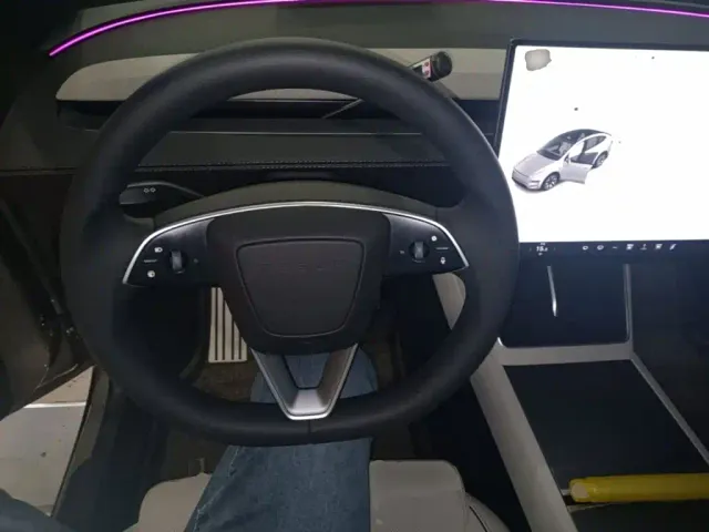 Tesla Model Y L — Фото автомобиля 10