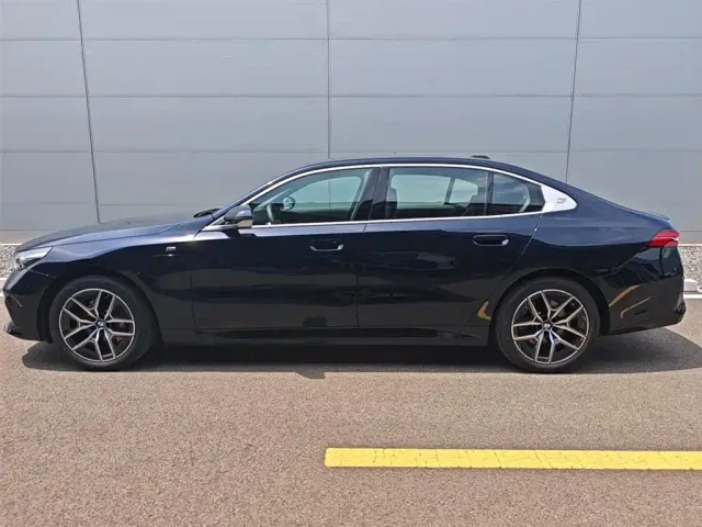BMW i5 — Фото автомобиля 5