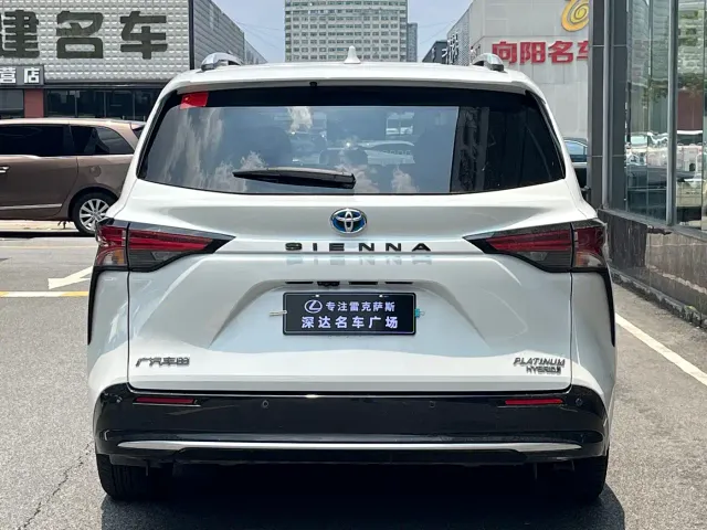 Toyota Sienna — Фото автомобиля 4
