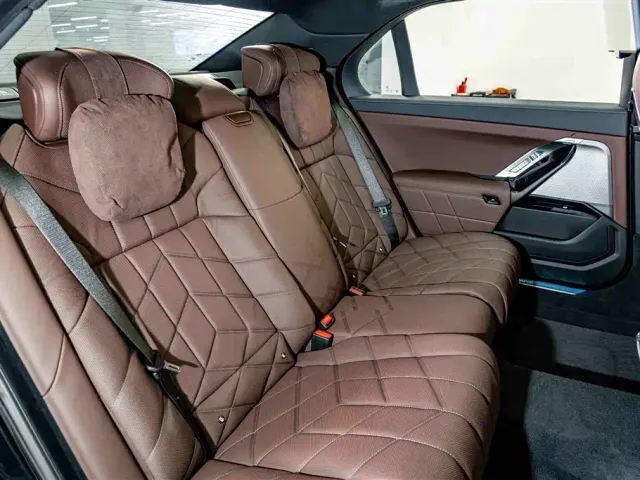 BMW i7 — Фото автомобиля 24