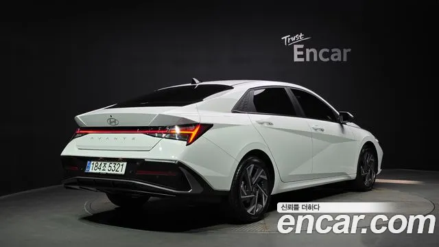 Hyundai Avante CN7 — Фото автомобиля 2