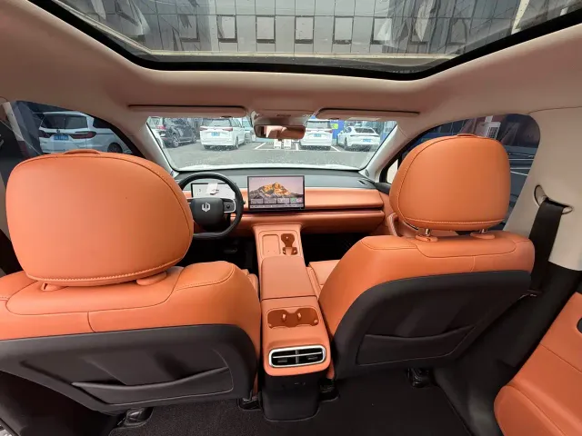 Leapmotor C10 — Фото автомобиля 6