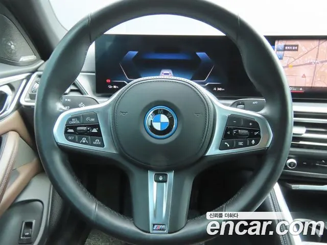 BMW i4 — Фото автомобиля 11
