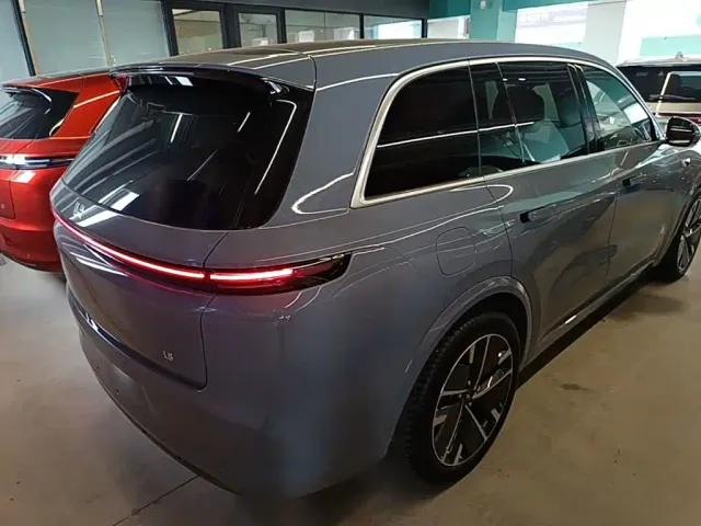 Li Auto L8 — Фото автомобиля 6