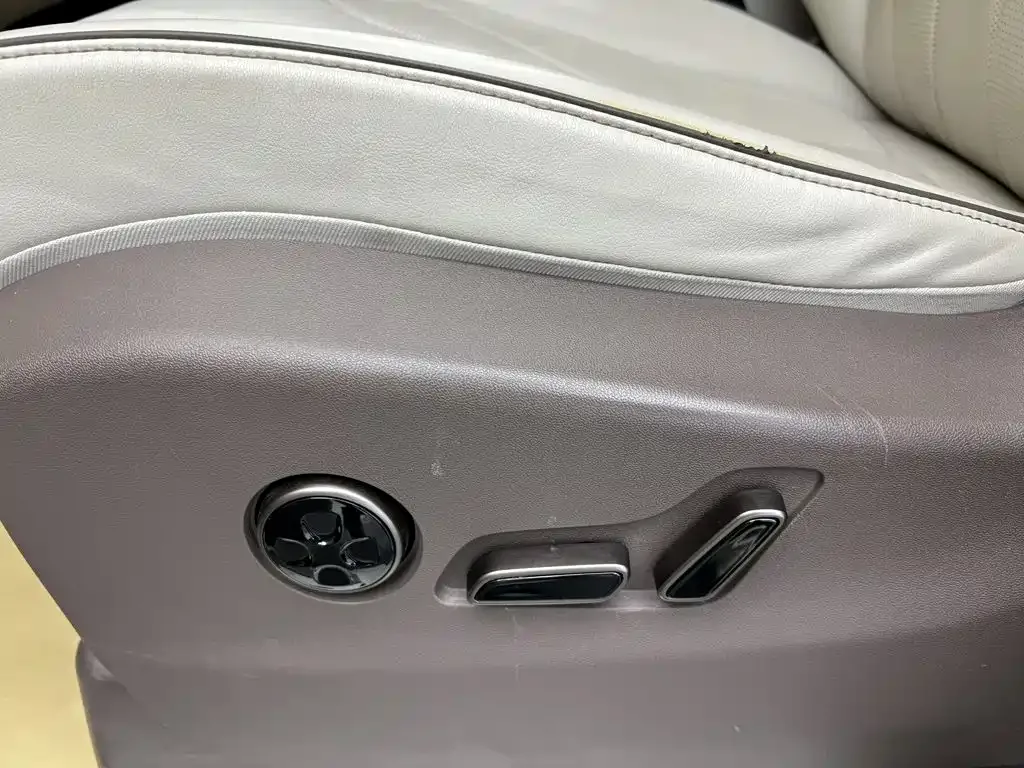 Denza Denza D9 2022 DM-i 970 AWD Flagship — Фото автомобиля 30