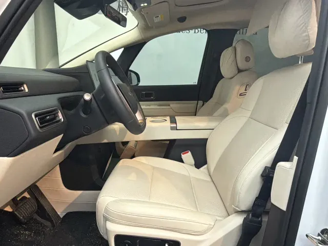 Li Auto MEGA — Фото автомобиля 12
