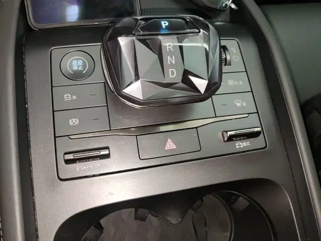 BYD Qin L — Фото автомобиля 13