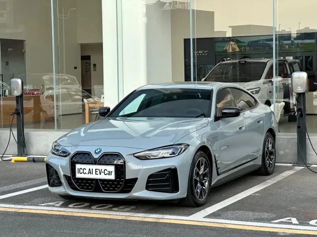 Фотография автомобиля — BMW i4