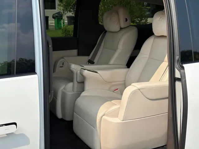 Li Auto MEGA — Фото автомобиля 15