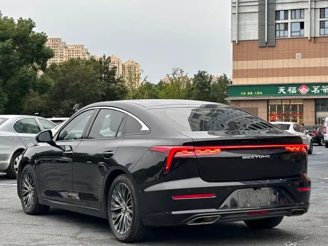 Bestune B70 — Фото автомобиля 9