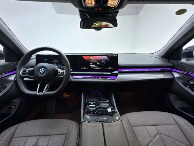 BMW i5 — Фото автомобиля 10