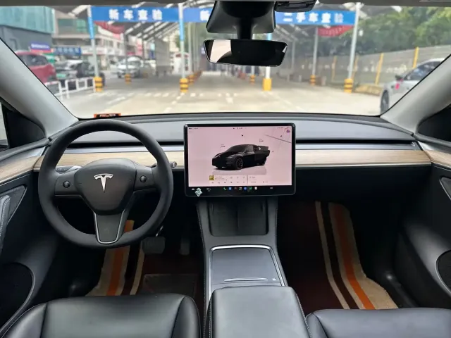 Tesla Model Y — Фото автомобиля 10