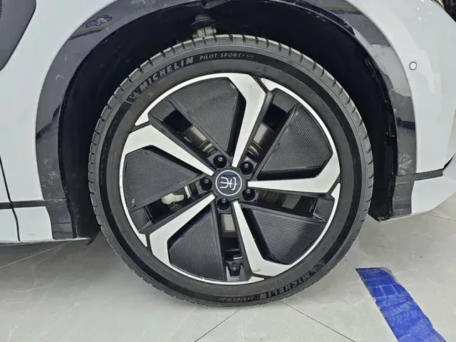 BYD Song L EV — Фото автомобиля 6