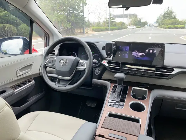 Toyota Sienna — Фото автомобиля 18