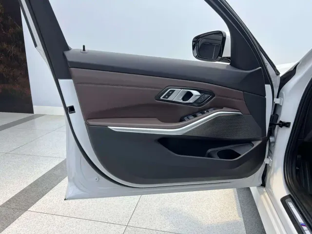 BMW 3 Series — Фото автомобиля 13