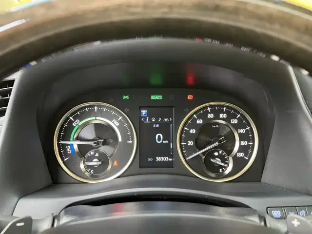 Toyota Alphard — Фото автомобиля 8