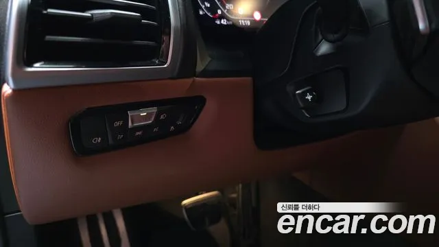 BMW 8 Series G15 — Фото автомобиля 28