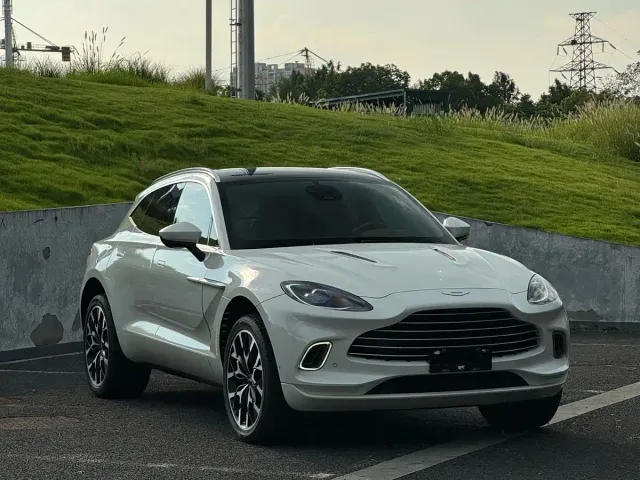 Aston Martin DBX — Фото автомобиля 5
