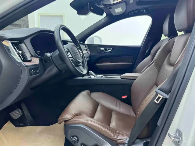 Volvo XC60 — Фото автомобиля 7