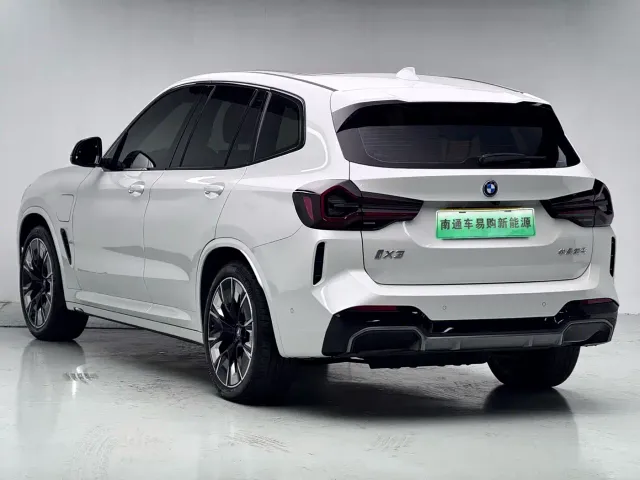 BMW iX3 — Фото автомобиля 4