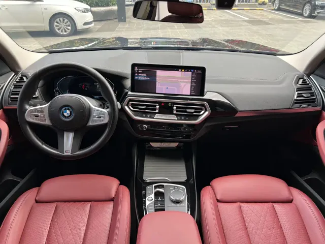 BMW iX3 — Фото автомобиля 5