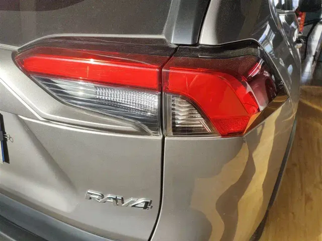 Toyota RAV4 — Фото автомобиля 7
