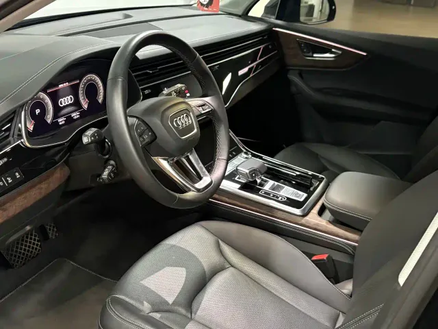 Audi Q7 — Фото автомобиля 7