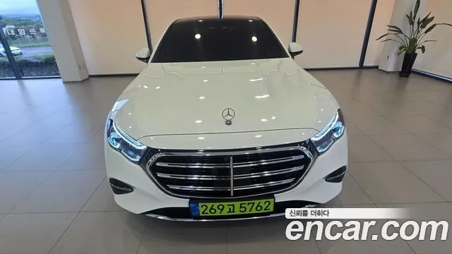 Mercedes-Benz E-Class — Фото автомобиля 12
