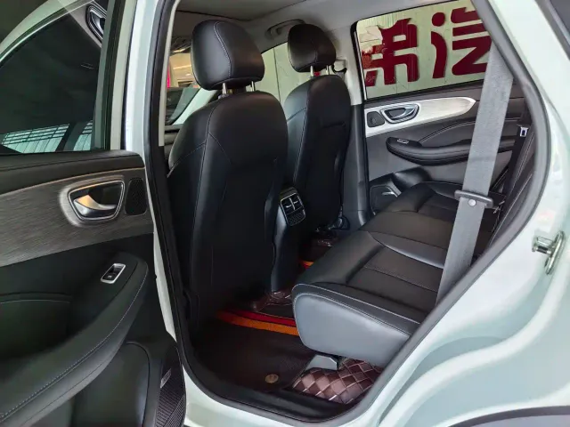 Roewe RX5 — Фото автомобиля 5