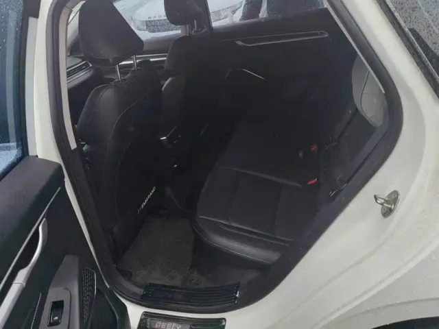 Geely Emgrand — Фото автомобиля 11