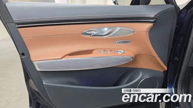 Genesis GV70 2.5T Бензин AWD — Фото автомобиля 2