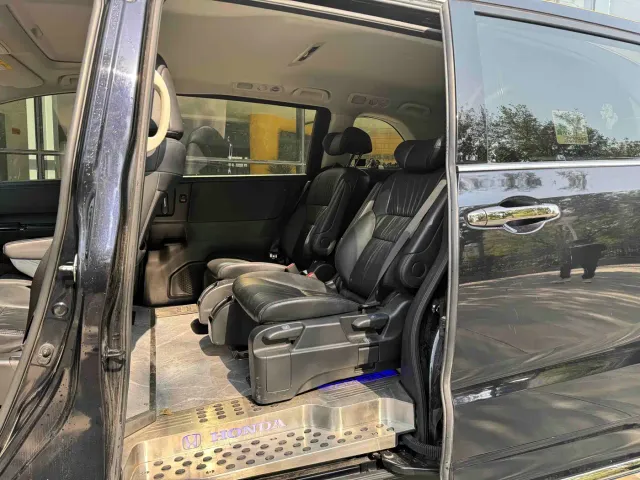 Honda Odyssey — Фото автомобиля 4