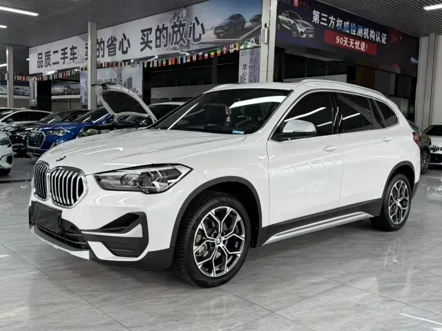 Фотография автомобиля — BMW X1